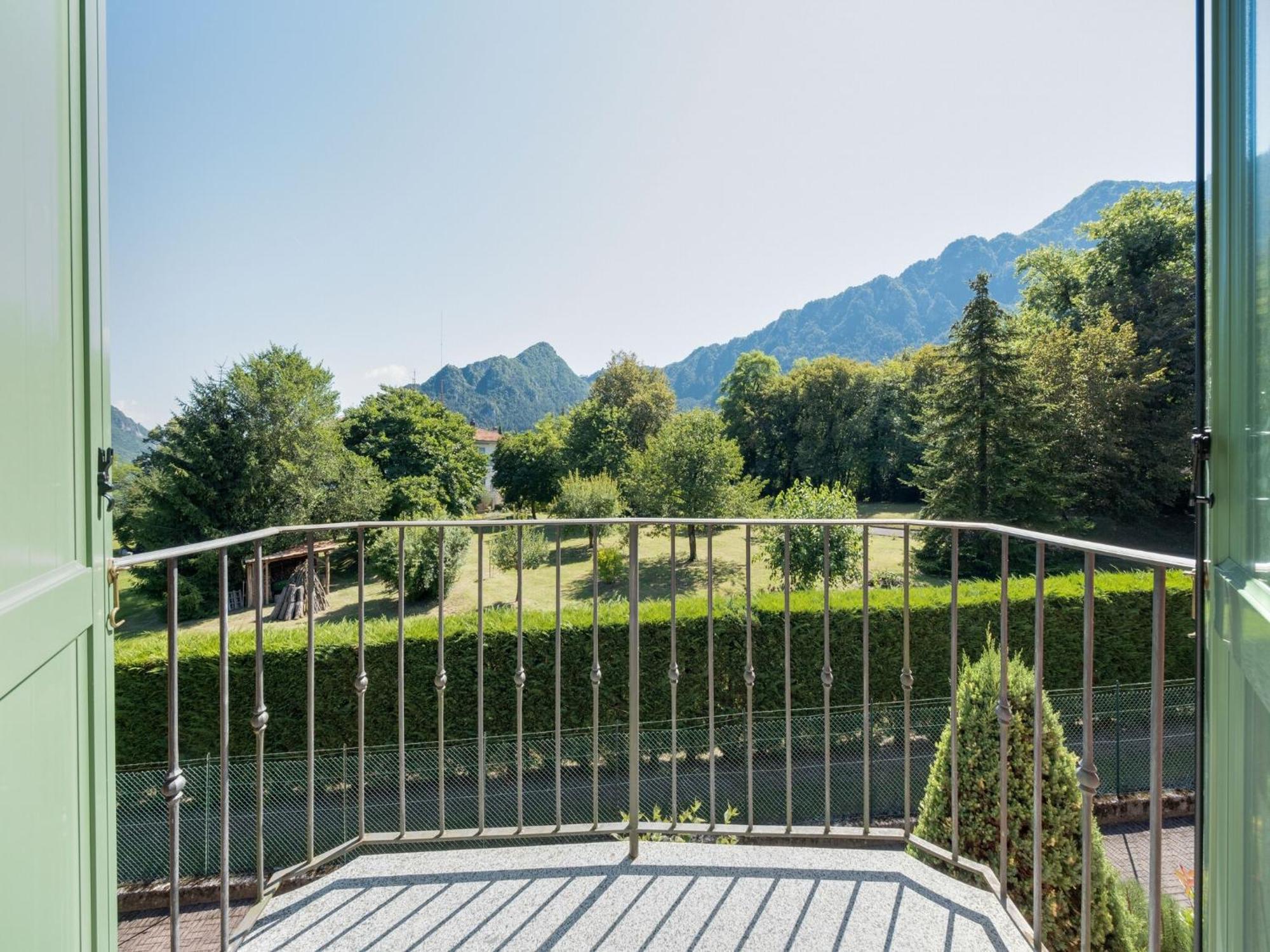 Spacious Apartment In Idro With Shared Pool Кроне Экстерьер фото